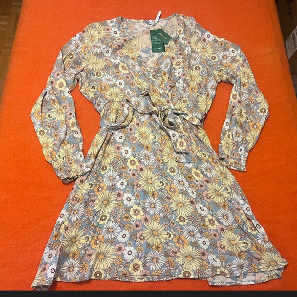 Pastel multicolor flowers long sleeves belted crossover dress NWT - Picture 2 of 10